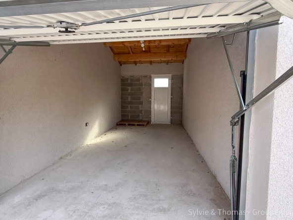 Maison moderne de 94,2 m² à Camaret-sur-Aigues avec jardin et garage 