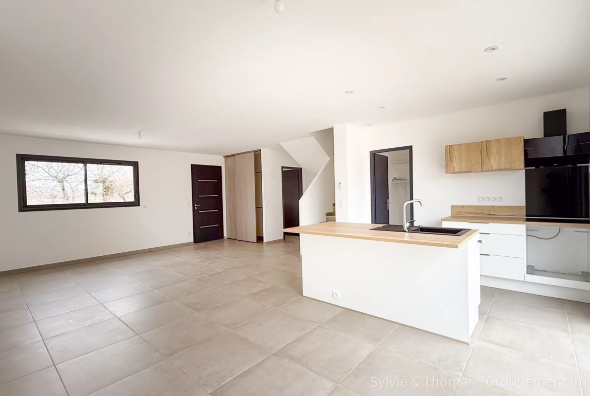 Maison moderne de 94,2 m² à Camaret-sur-Aigues avec jardin et garage 