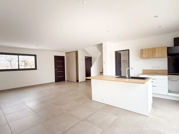 Maison moderne de 94,2 m² à Camaret-sur-Aigues avec jardin et garage 