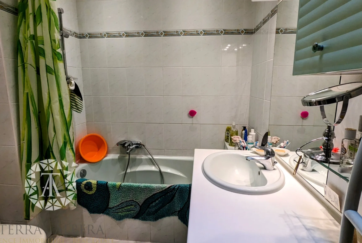 Maison à Perpignan avec jardin et volumes spacieux – Idéal famille ou professionnel 