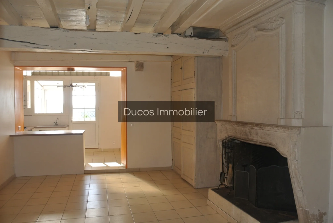 Maison de ville en pierre avec terrasse et vue panoramique à Ste Bazeille 