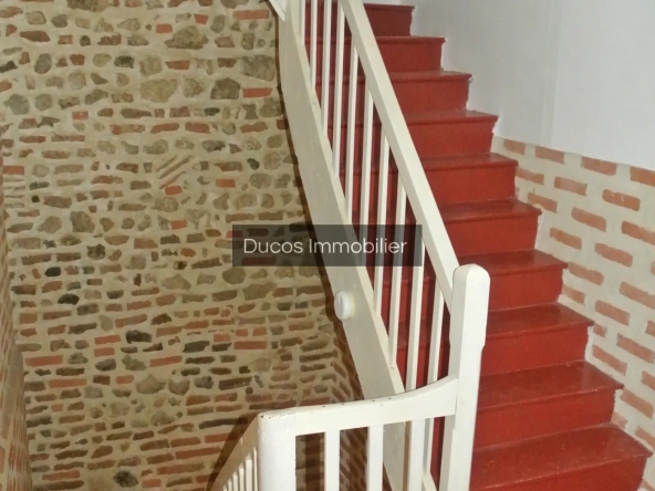 Maison de ville en pierre avec terrasse et vue panoramique à Ste Bazeille 