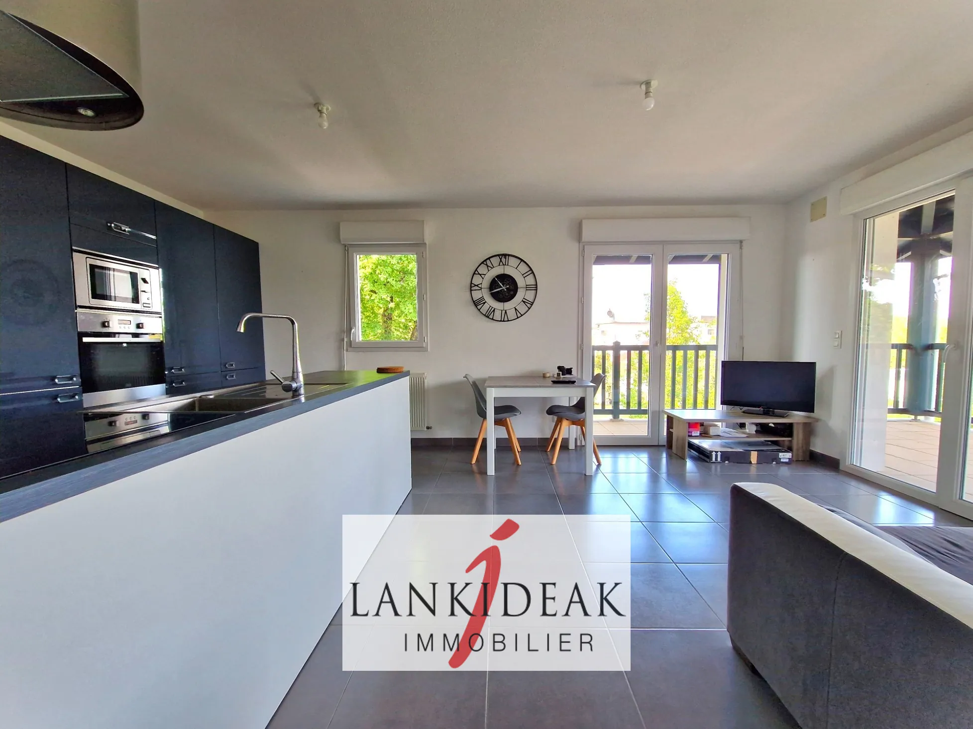 Appartement T2 avec terrasse à Ustaritz – Dernier étage, résidence de standing 