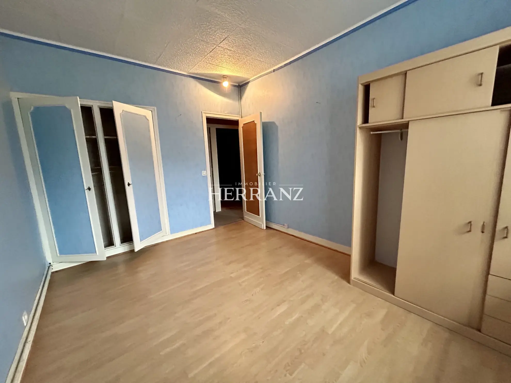 Maison de ville à Libourne avec cour et atelier, idéal pour famille 