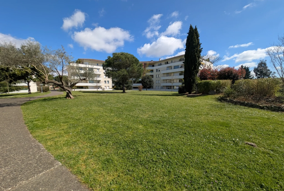 Appartement T2 à Cugnaux avec parking, balcon et piscine – Investissement idéal 