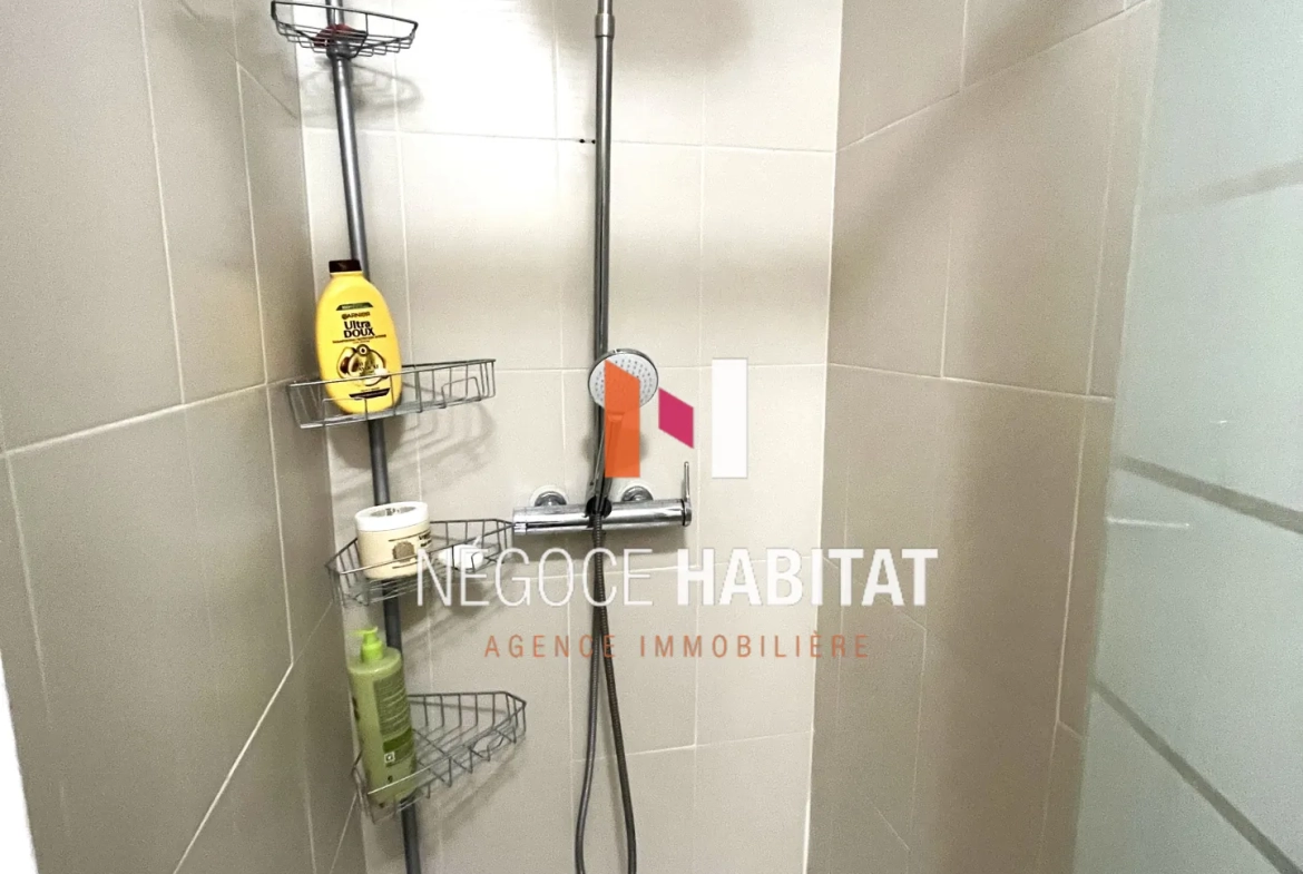 Appartement rénové de 68 m² avec vue dégagée et parking sécurisé à Nîmes Croix de Fer 