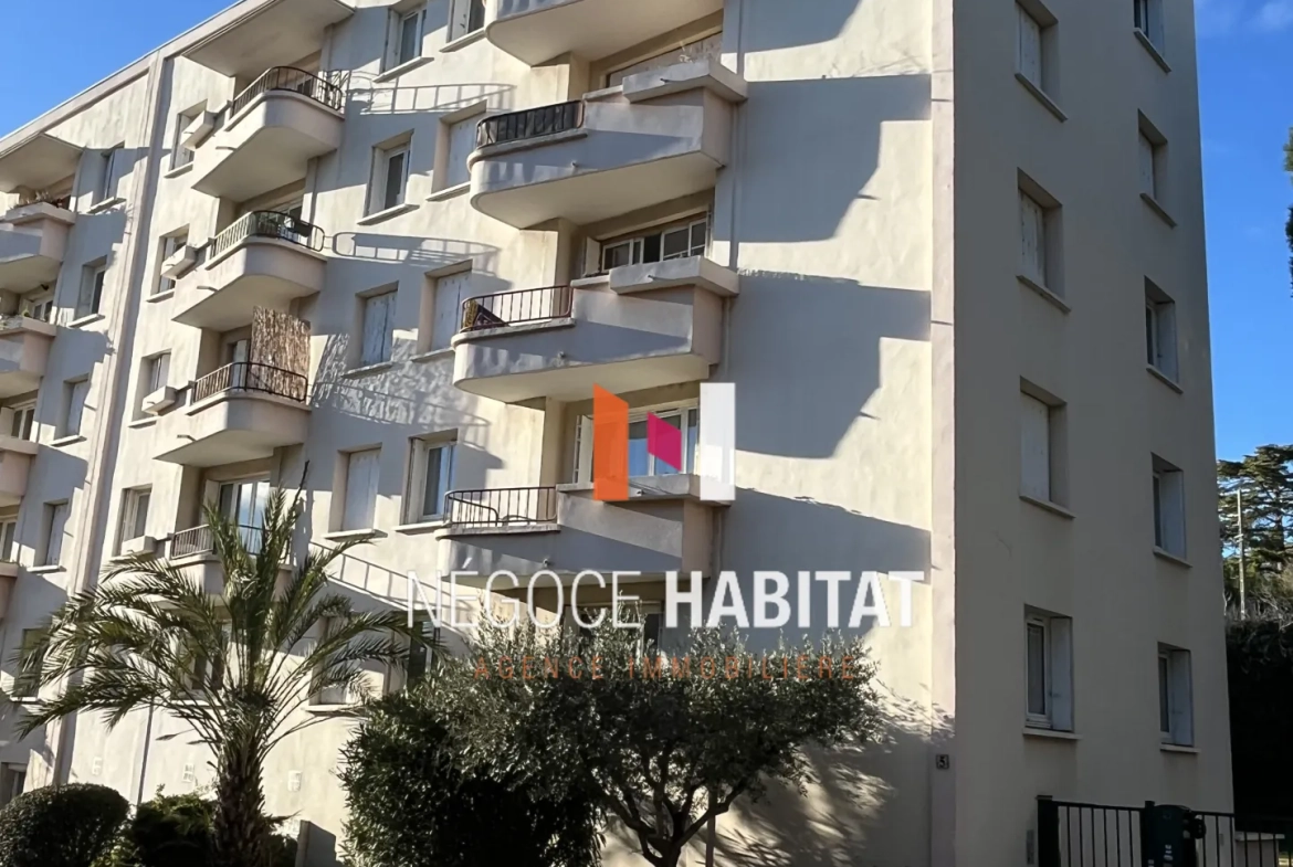 Appartement rénové de 68 m² avec vue dégagée et parking sécurisé à Nîmes Croix de Fer 