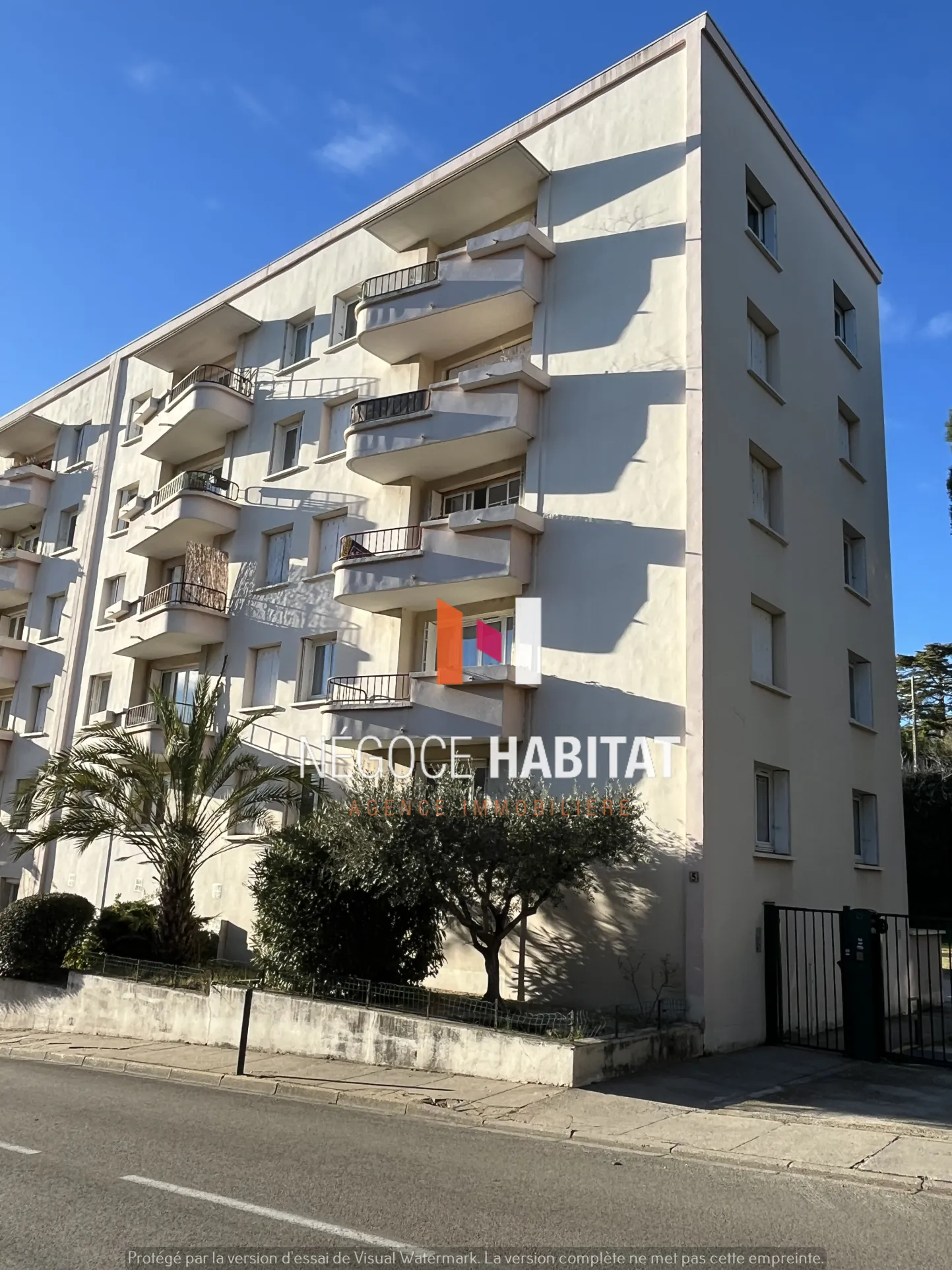 Appartement rénové de 68 m² avec vue dégagée et parking sécurisé à Nîmes Croix de Fer 