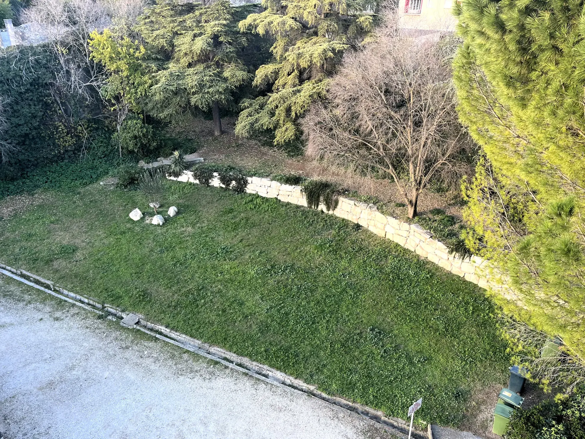 Appartement rénové de 68 m² avec vue dégagée et parking sécurisé à Nîmes Croix de Fer 