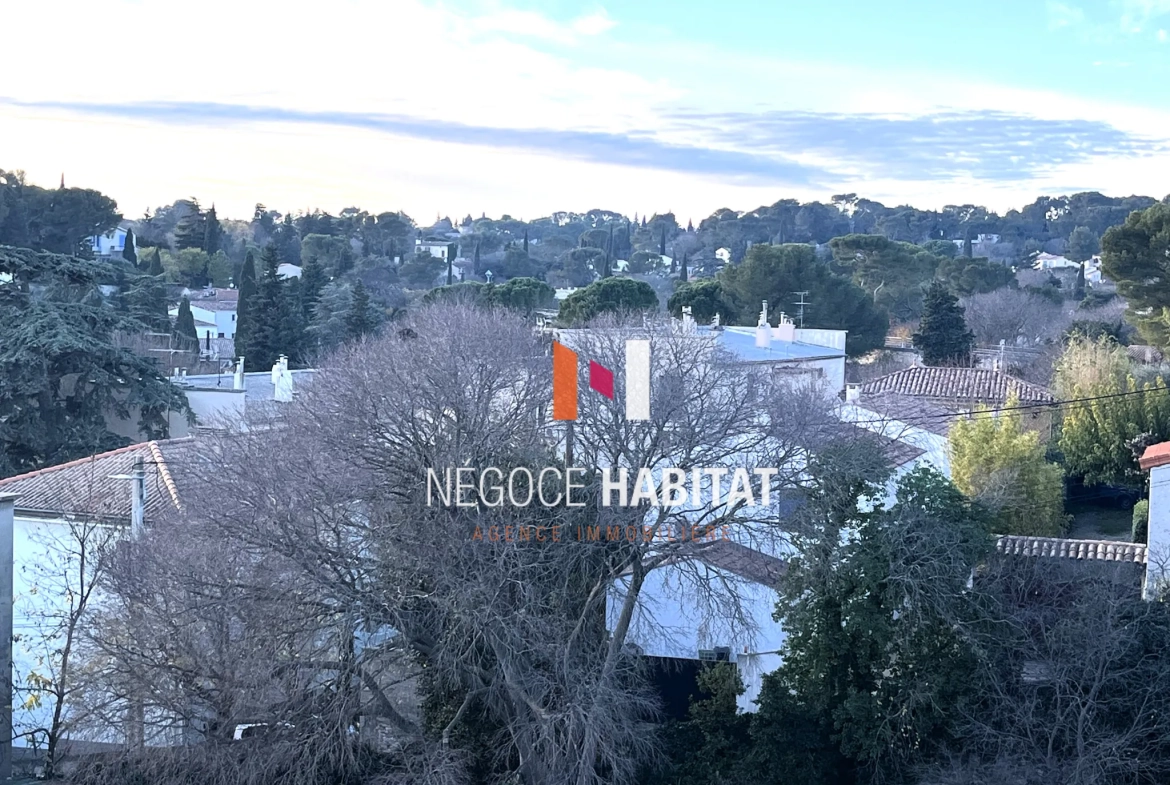 Appartement rénové de 68 m² avec vue dégagée et parking sécurisé à Nîmes Croix de Fer 