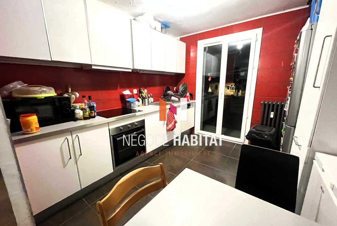 Appartement rénové de 68 m² avec vue dégagée et parking sécurisé à Nîmes Croix de Fer 