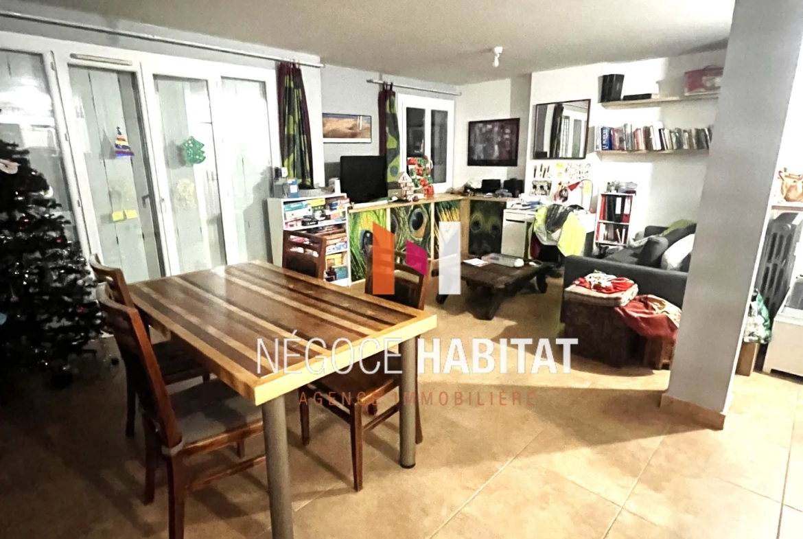 Appartement rénové de 68 m² avec vue dégagée et parking sécurisé à Nîmes Croix de Fer 