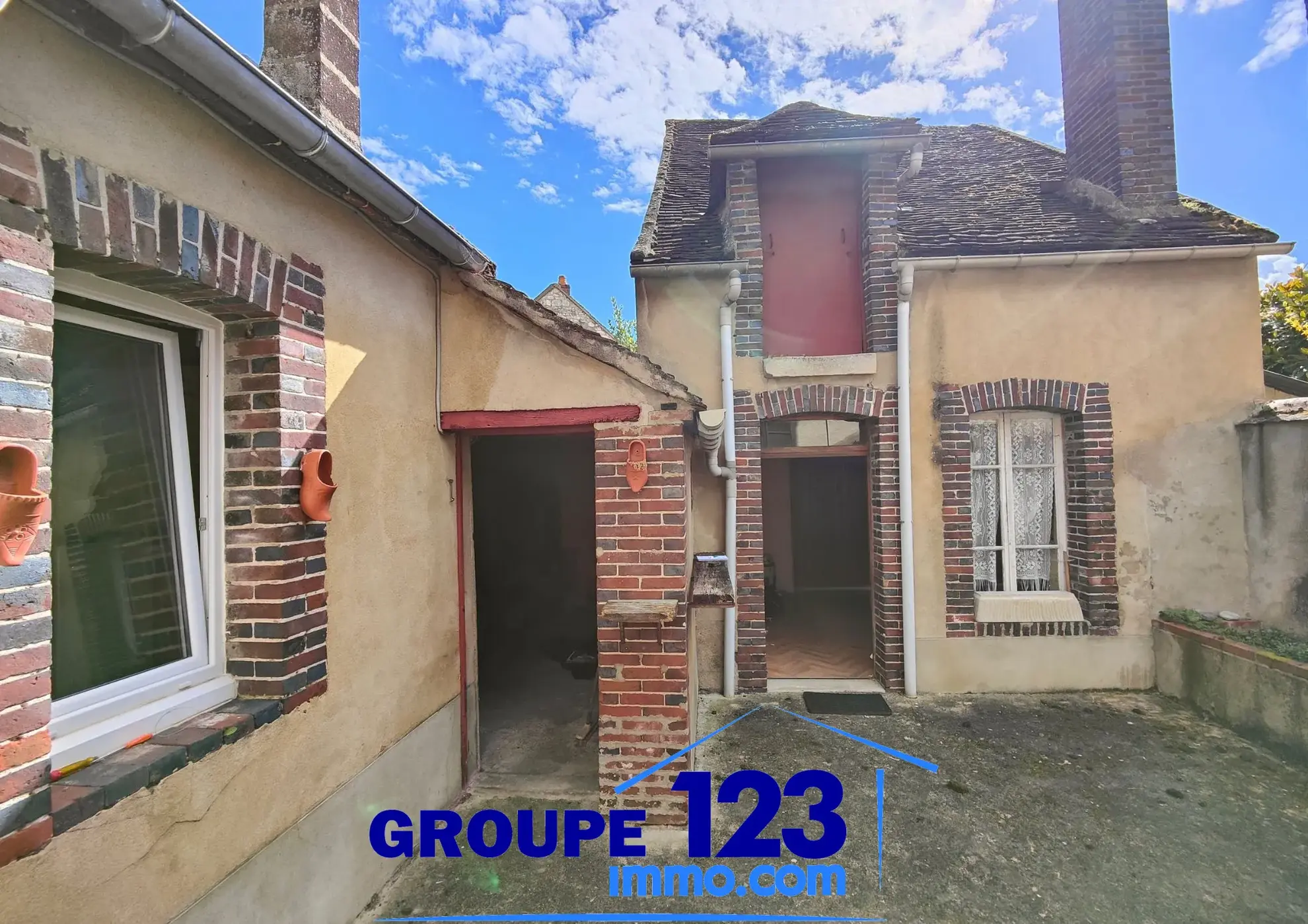 Maison avec potentiel à Brienon-sur-Armançon - Espace extérieur et travaux à prévoir 