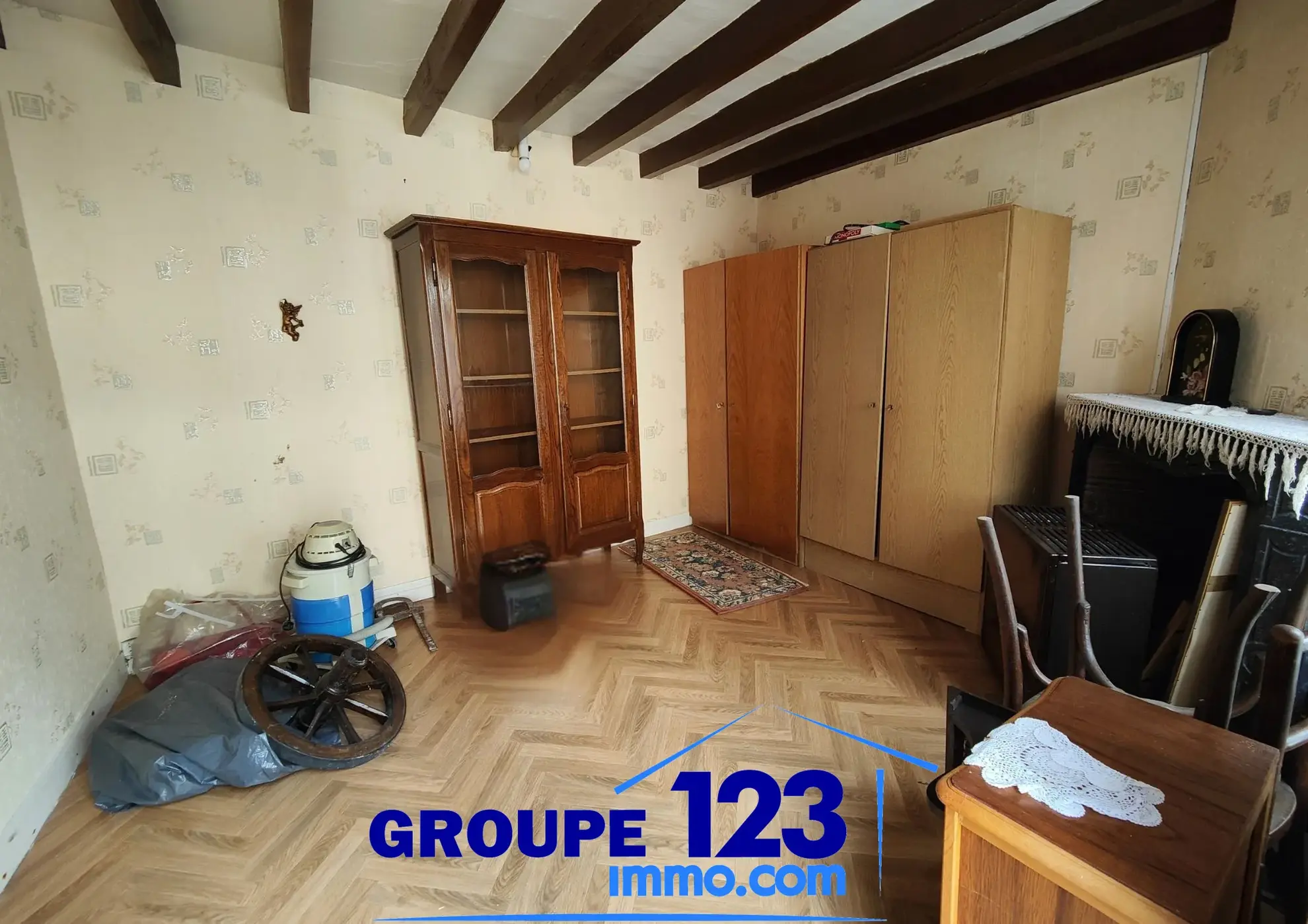 Maison avec potentiel à Brienon-sur-Armançon - Espace extérieur et travaux à prévoir 