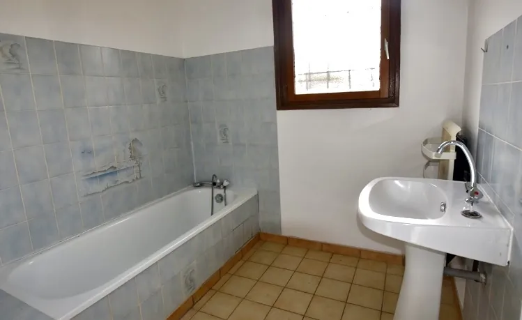 Maison 103 m² avec grand garage à vendre à Arfeuilles dans l'Allier 