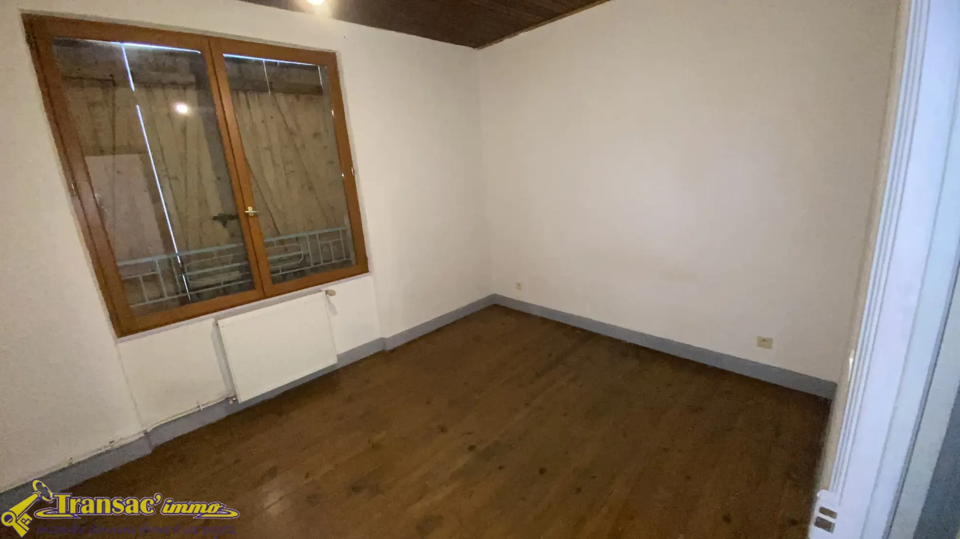 Maison de ville à Courpière avec 2 chambres et garage - Idéal premier achat 