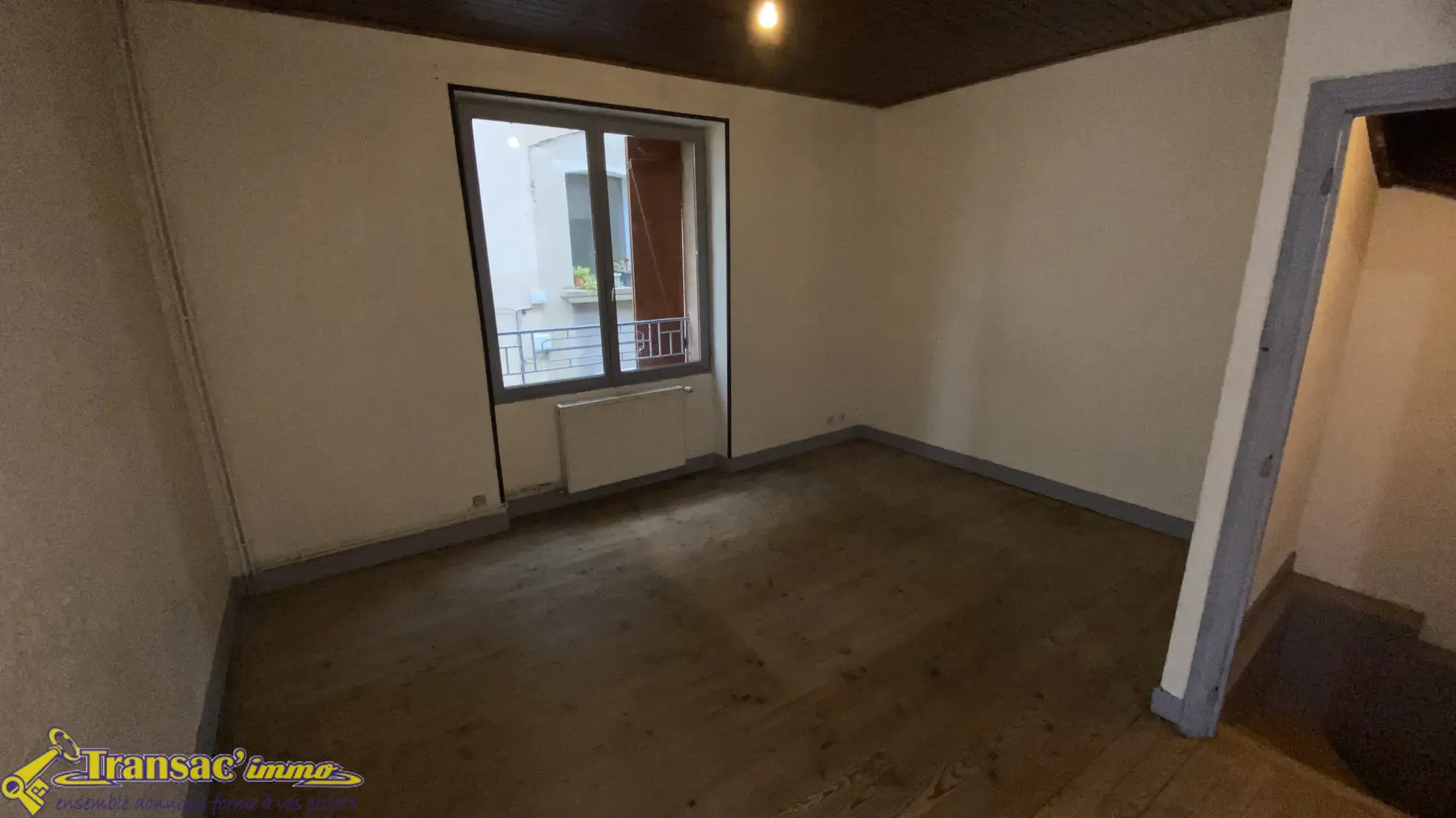 Maison de ville à Courpière avec 2 chambres et garage - Idéal premier achat 