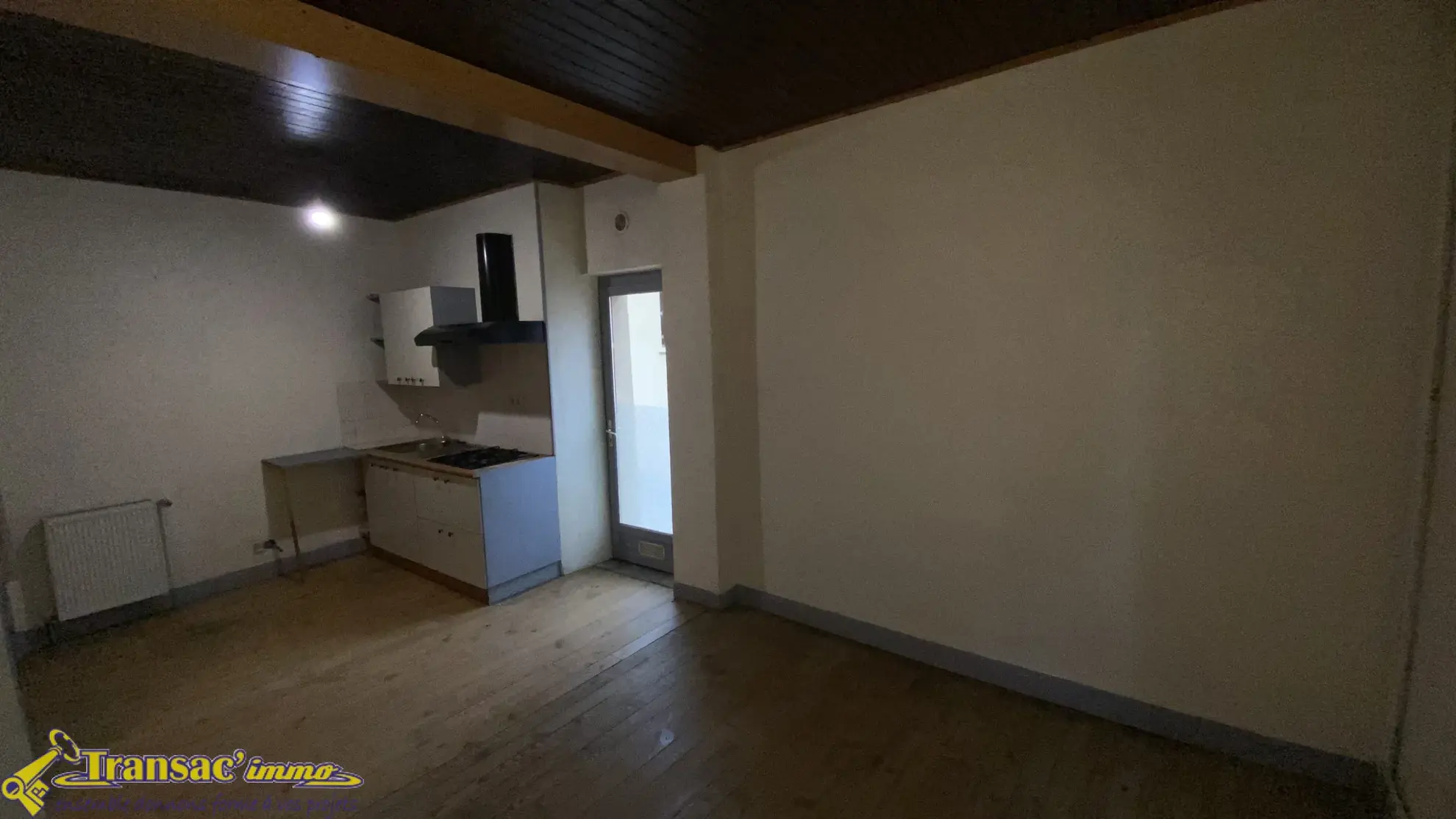 Maison de ville à Courpière avec 2 chambres et garage - Idéal premier achat 