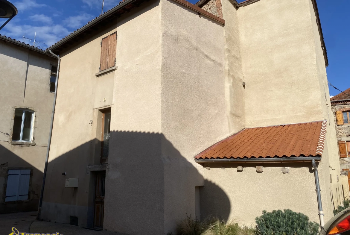 Maison de ville à Courpière avec 2 chambres et garage - Idéal premier achat 