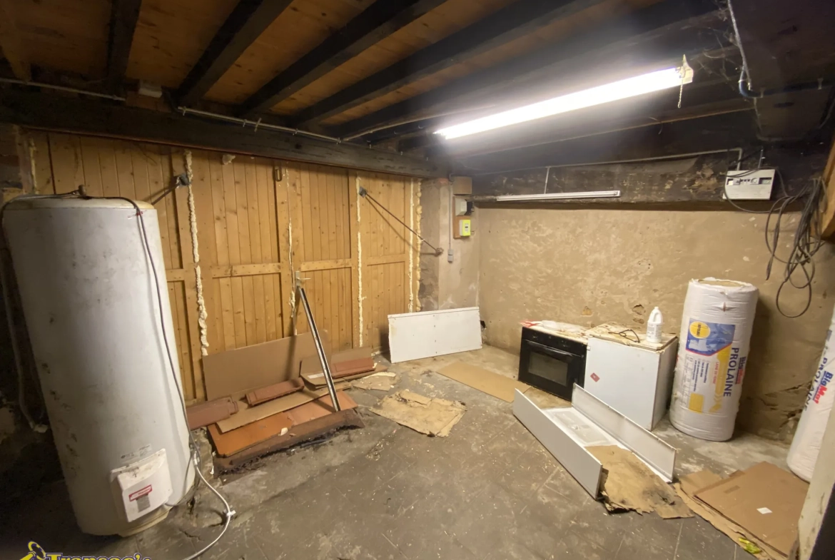 Maison de ville à Courpière avec 2 chambres et garage - Idéal premier achat 
