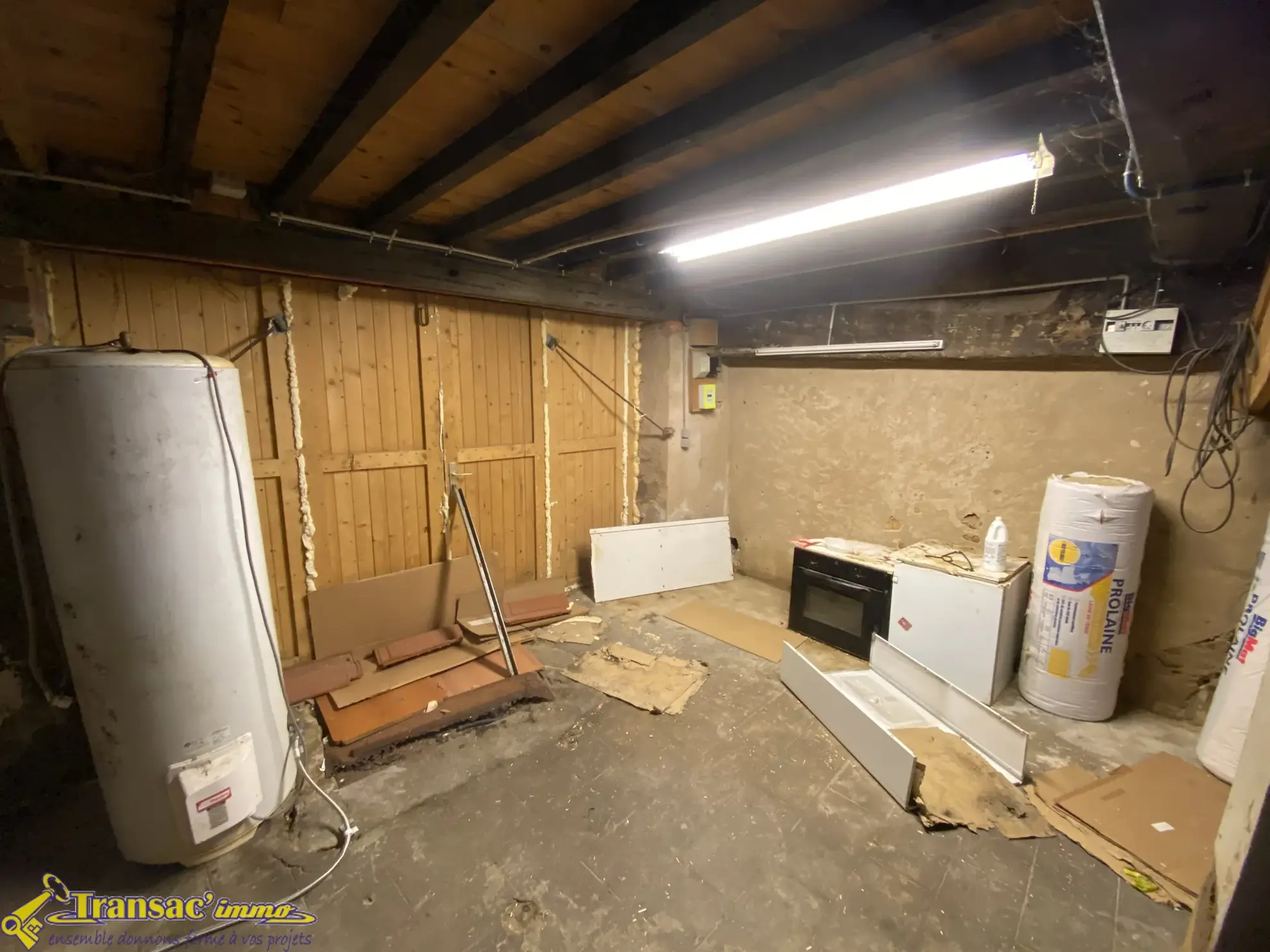 Maison de ville à Courpière avec 2 chambres et garage - Idéal premier achat 