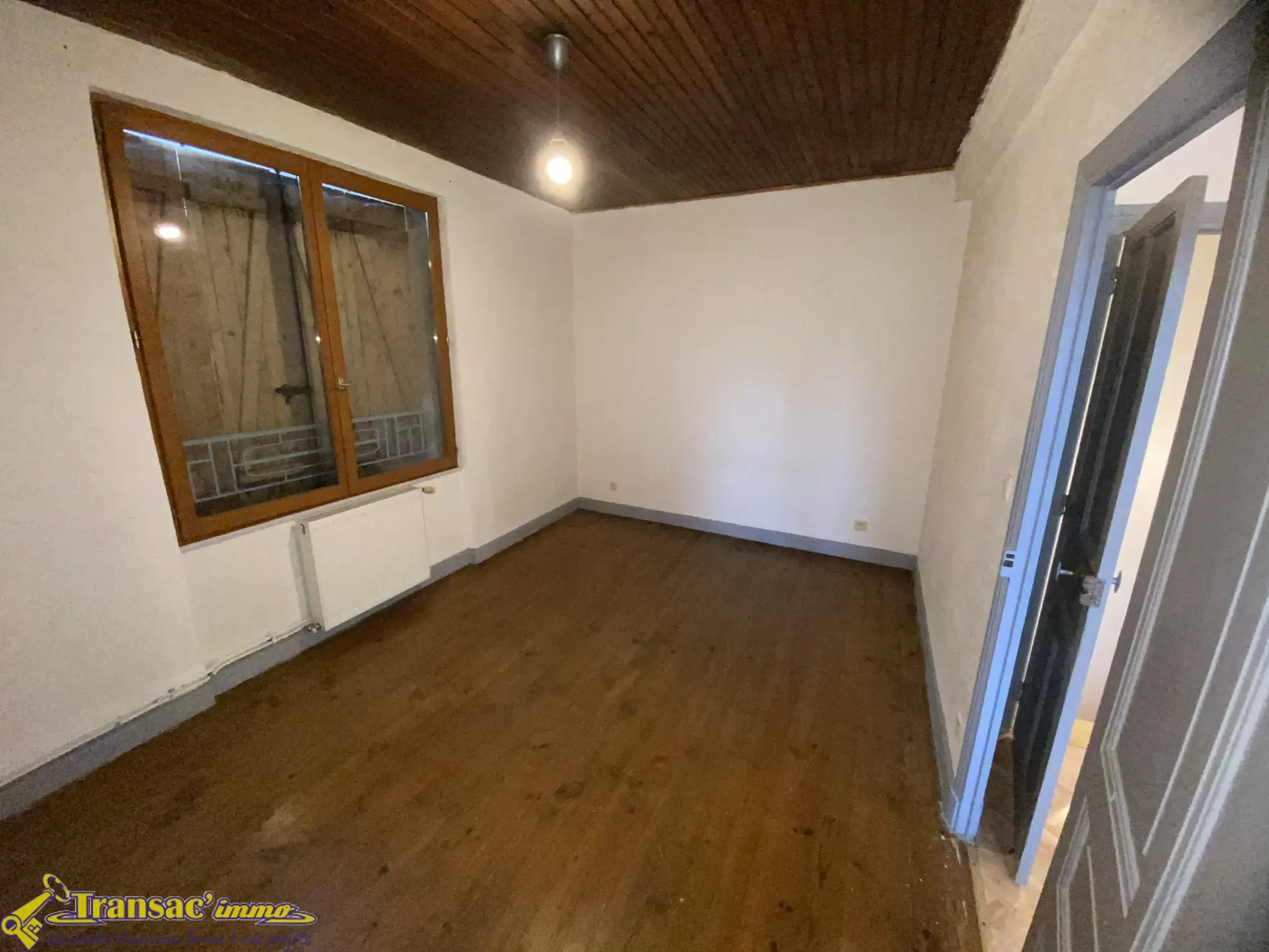 Maison de ville à Courpière avec 2 chambres et garage - Idéal premier achat 