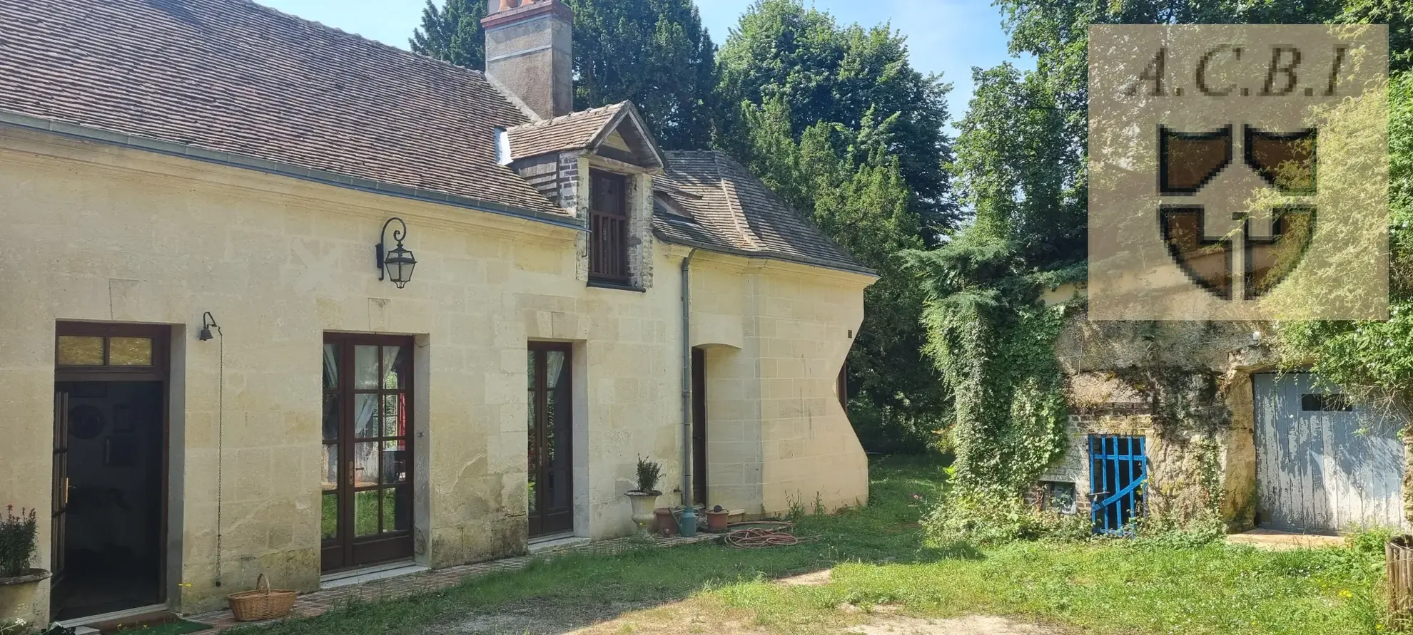 Maison de caractère avec jardin et caves troglodytiques à Vendôme 