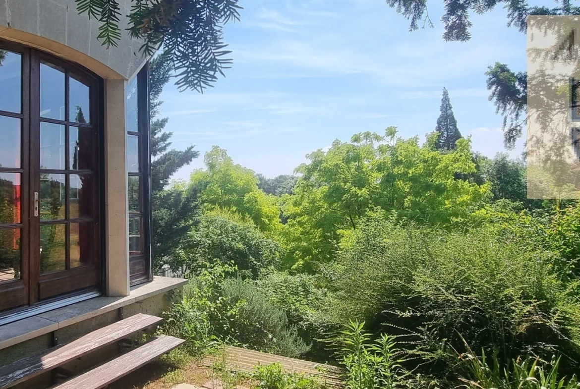 Maison de caractère avec jardin et caves troglodytiques à Vendôme 