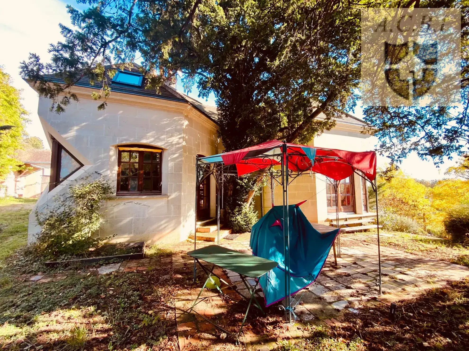 Maison de caractère avec jardin et caves troglodytiques à Vendôme 