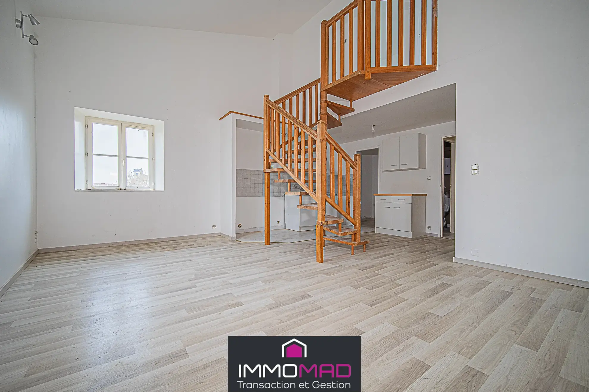 Immeuble à rénover de 600 m² avec potentiel locatif élevé à Saint-Mihiel 