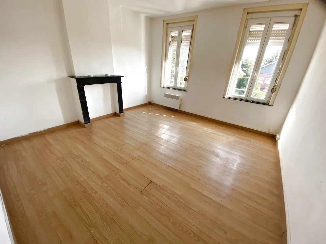 Charmante maison en briques à Rousies - 4 chambres, jardin et dépendance, sans travaux 