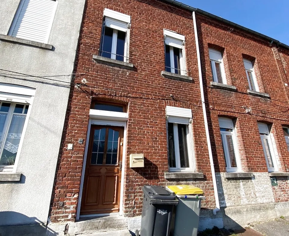 Charmante maison en briques à Rousies - 4 chambres, jardin et dépendance, sans travaux 