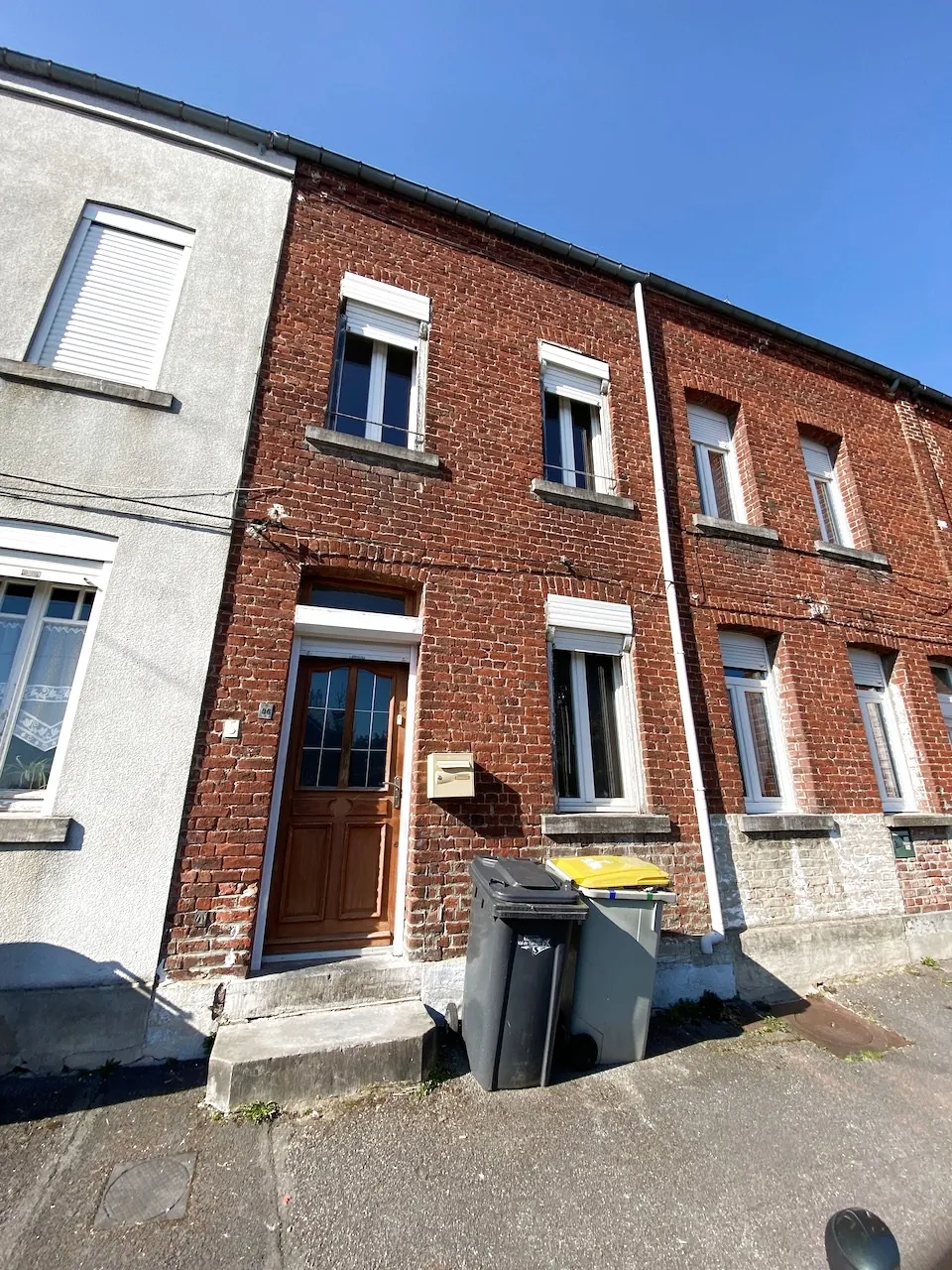 Charmante maison en briques à Rousies - 4 chambres, jardin et dépendance, sans travaux 