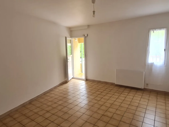 Appartement F2 avec terrasse à Amélie-les-Bains, vue montagne, proche thermes 
