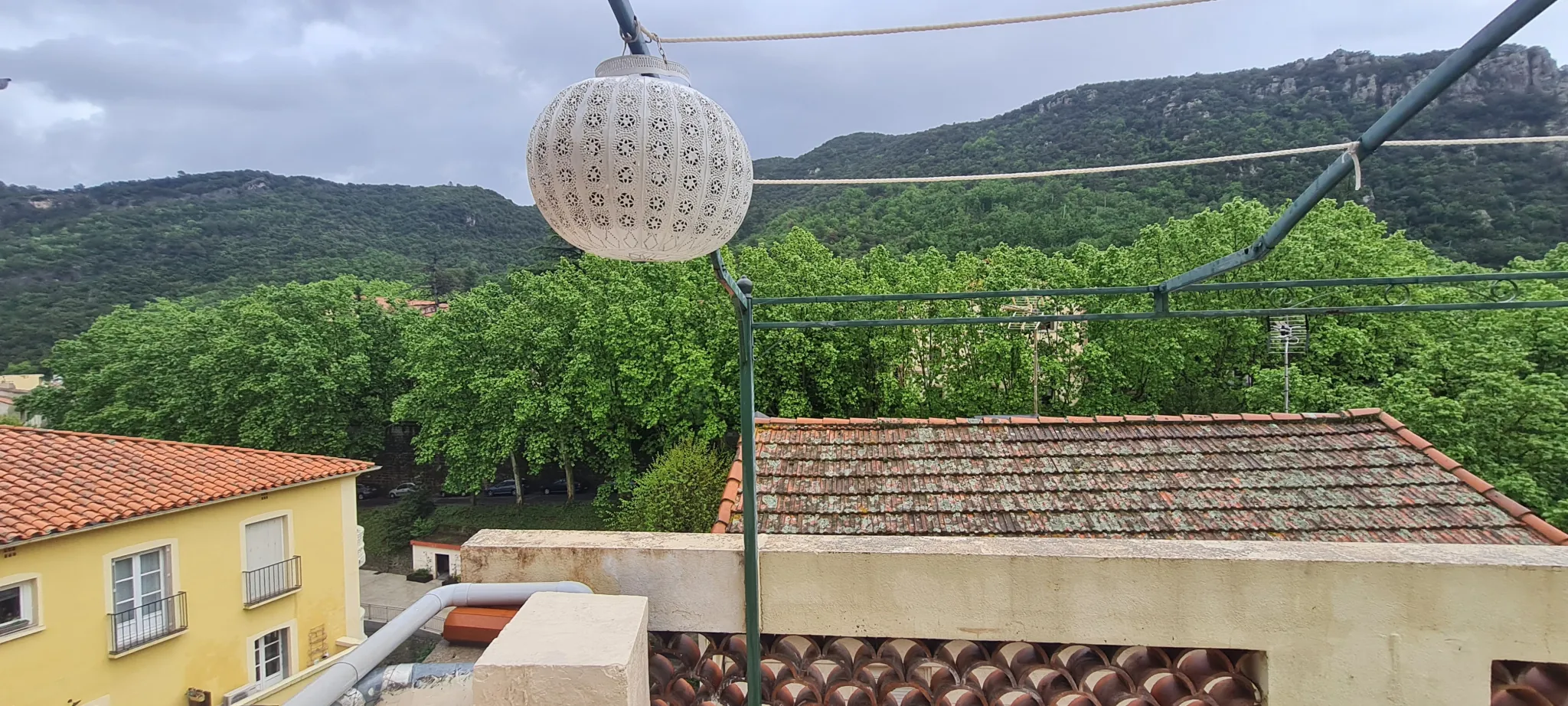 Appartement F2 avec terrasse à Amélie-les-Bains, vue montagne, proche thermes 