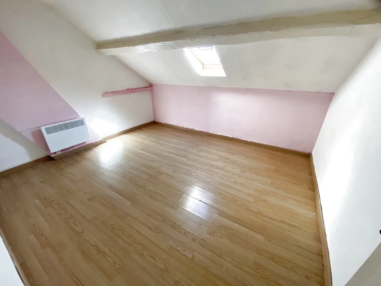 Charmante maison en briques à Rousies - 4 chambres, jardin et dépendance, sans travaux 
