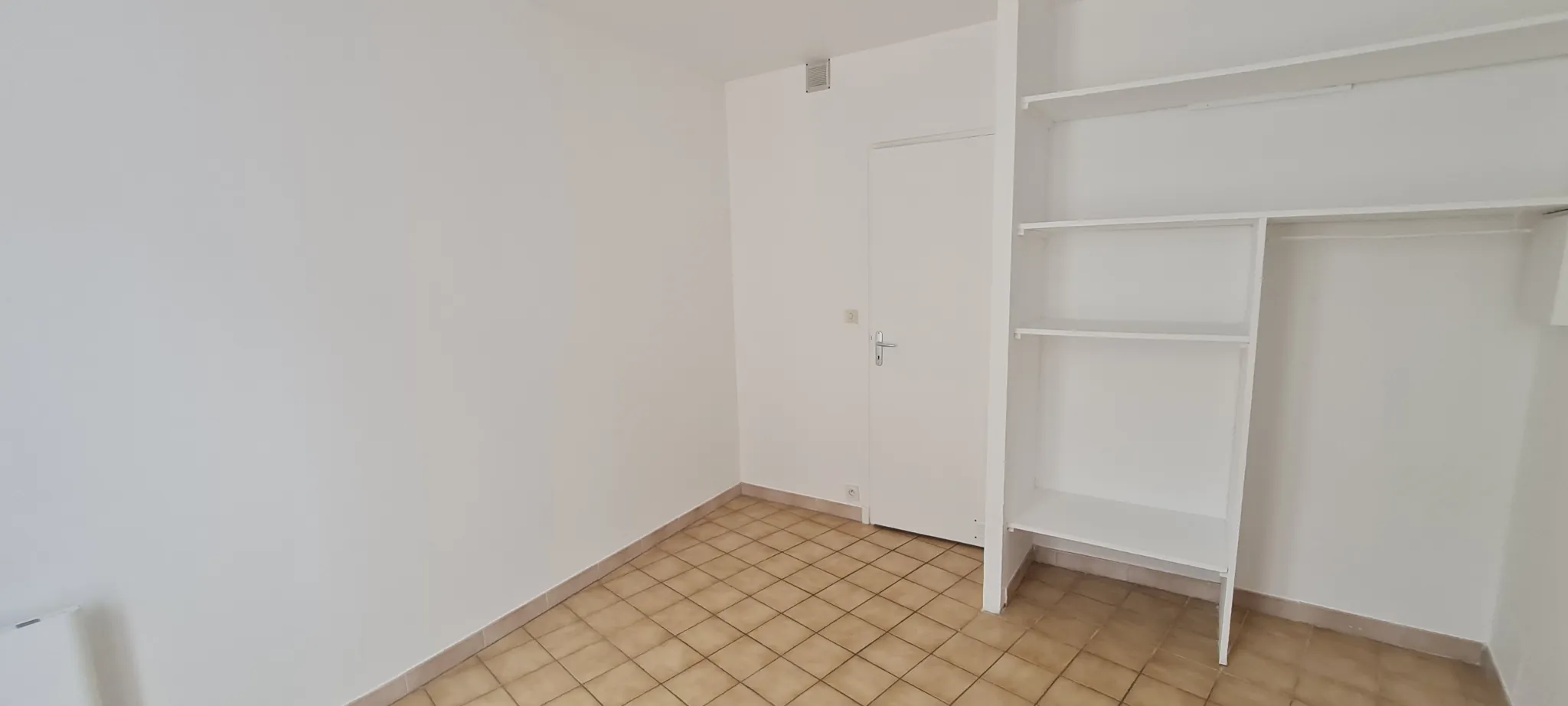 Appartement F2 avec terrasse à Amélie-les-Bains, vue montagne, proche thermes 