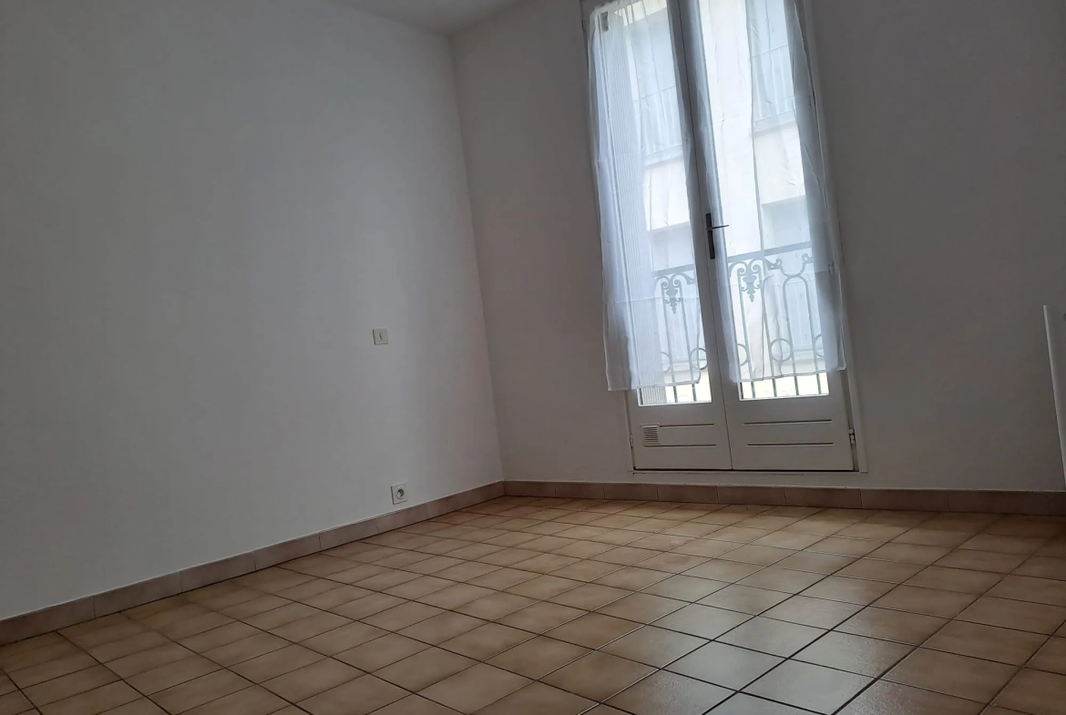 Appartement F2 avec terrasse à Amélie-les-Bains, vue montagne, proche thermes 