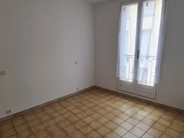 Appartement F2 avec terrasse à Amélie-les-Bains, vue montagne, proche thermes 