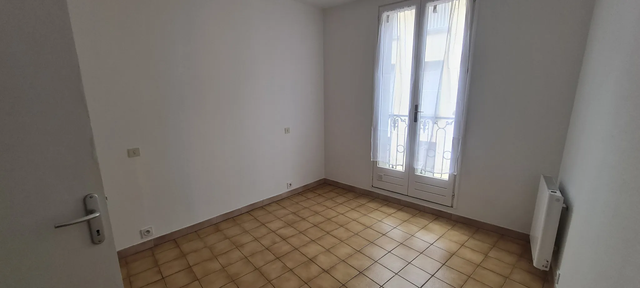 Appartement F2 avec terrasse à Amélie-les-Bains, vue montagne, proche thermes 