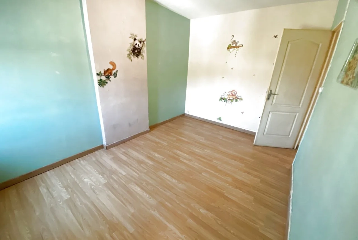 Charmante maison en briques à Rousies - 4 chambres, jardin et dépendance, sans travaux 