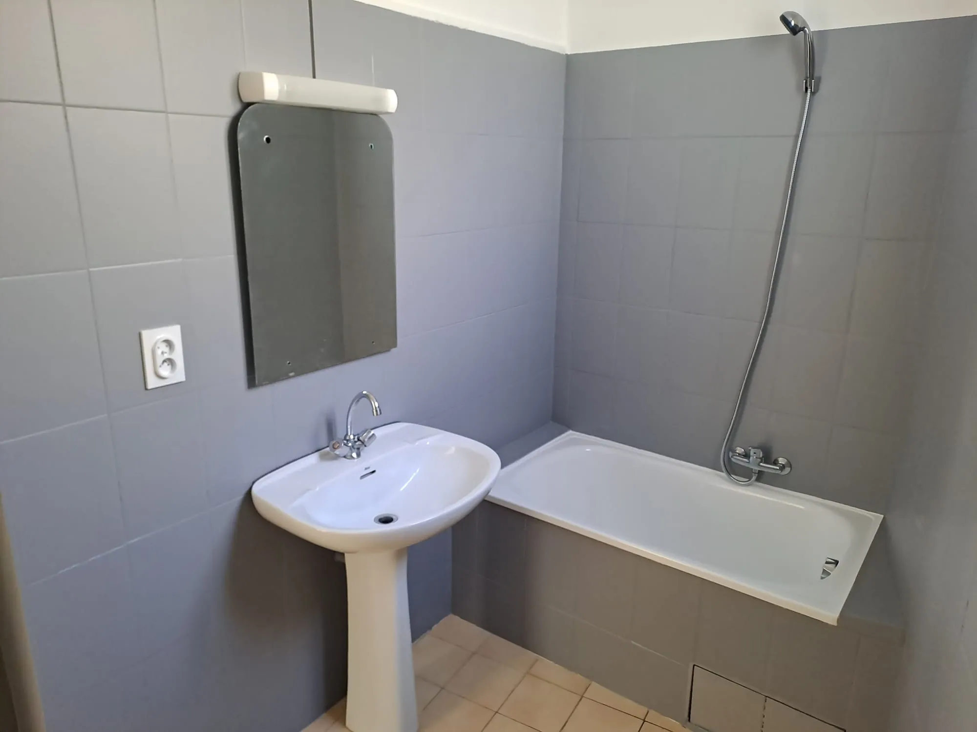 Appartement F2 avec terrasse à Amélie-les-Bains, vue montagne, proche thermes 