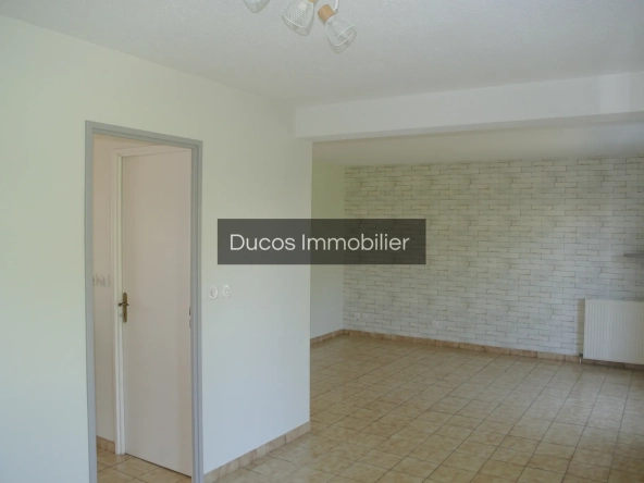Maison 3 chambres, bureau, garage et jardin à Saint-Bazeille 