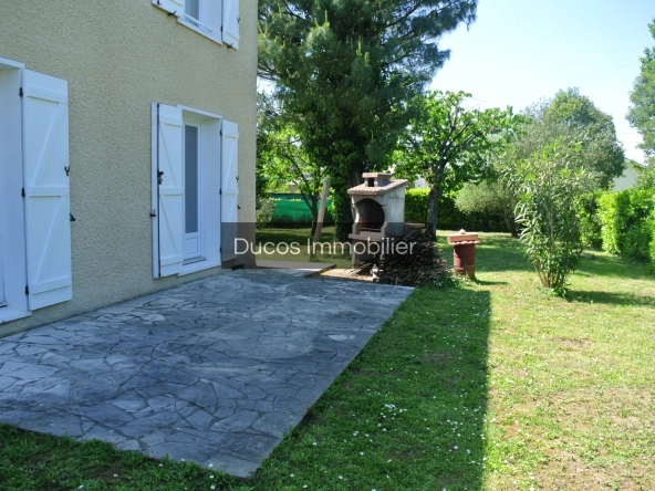 Maison 3 chambres, bureau, garage et jardin à Saint-Bazeille 