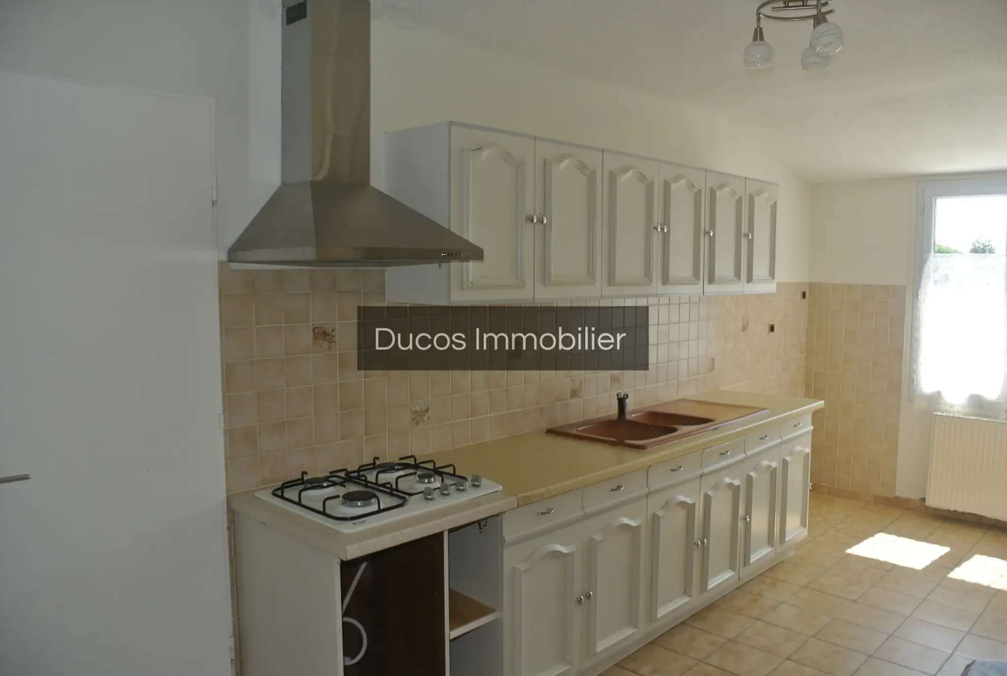 Maison 3 chambres, bureau, garage et jardin à Saint-Bazeille 