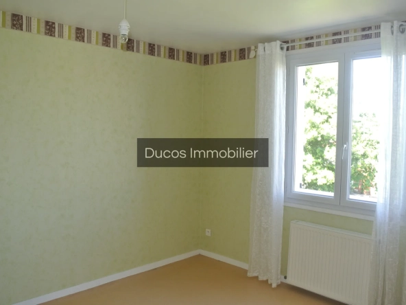 Maison 3 chambres, bureau, garage et jardin à Saint-Bazeille 