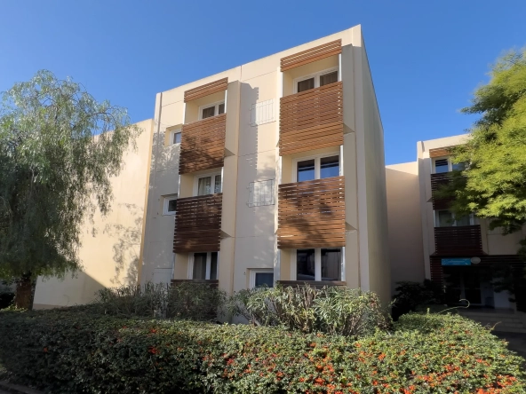 Appartement 2 pièces en bord de mer à La Londe-les-Maures avec bail commercial 