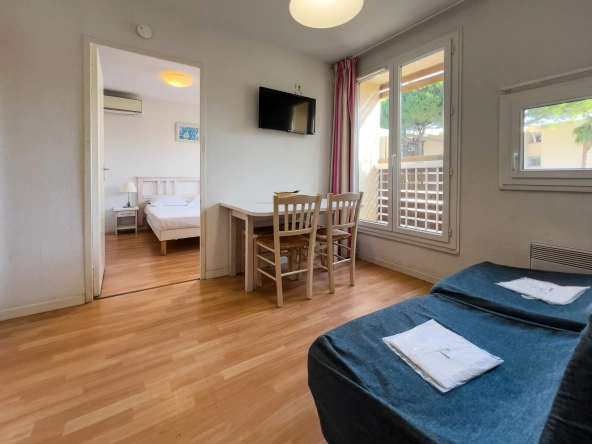 Appartement 2 pièces en bord de mer à La Londe-les-Maures avec bail commercial 