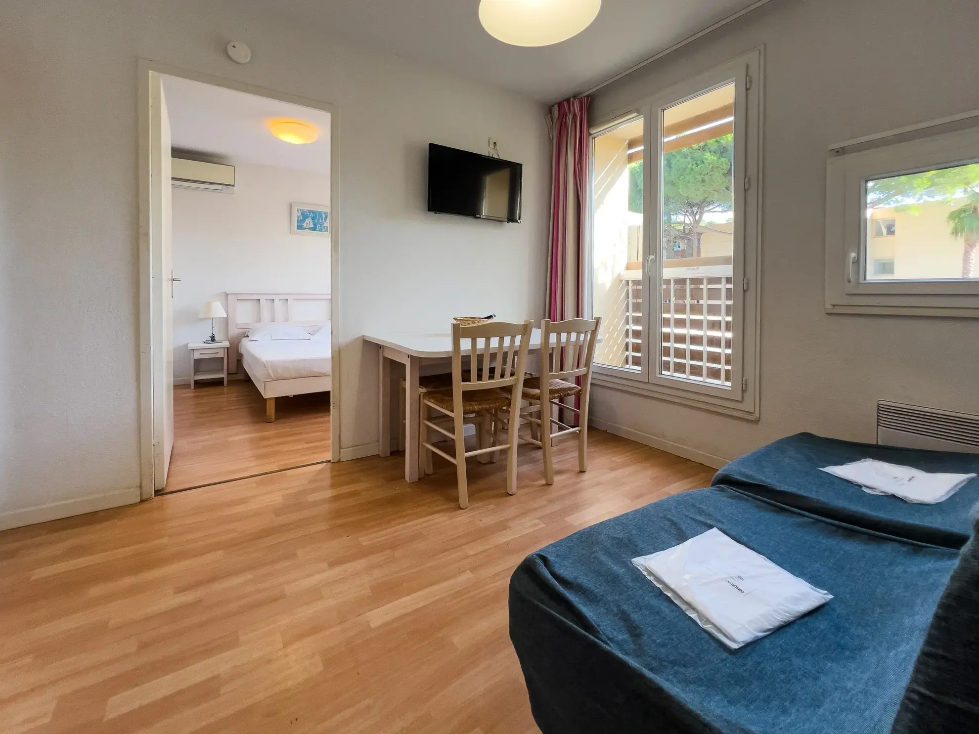 Appartement 2 pièces en bord de mer à La Londe-les-Maures avec bail commercial 