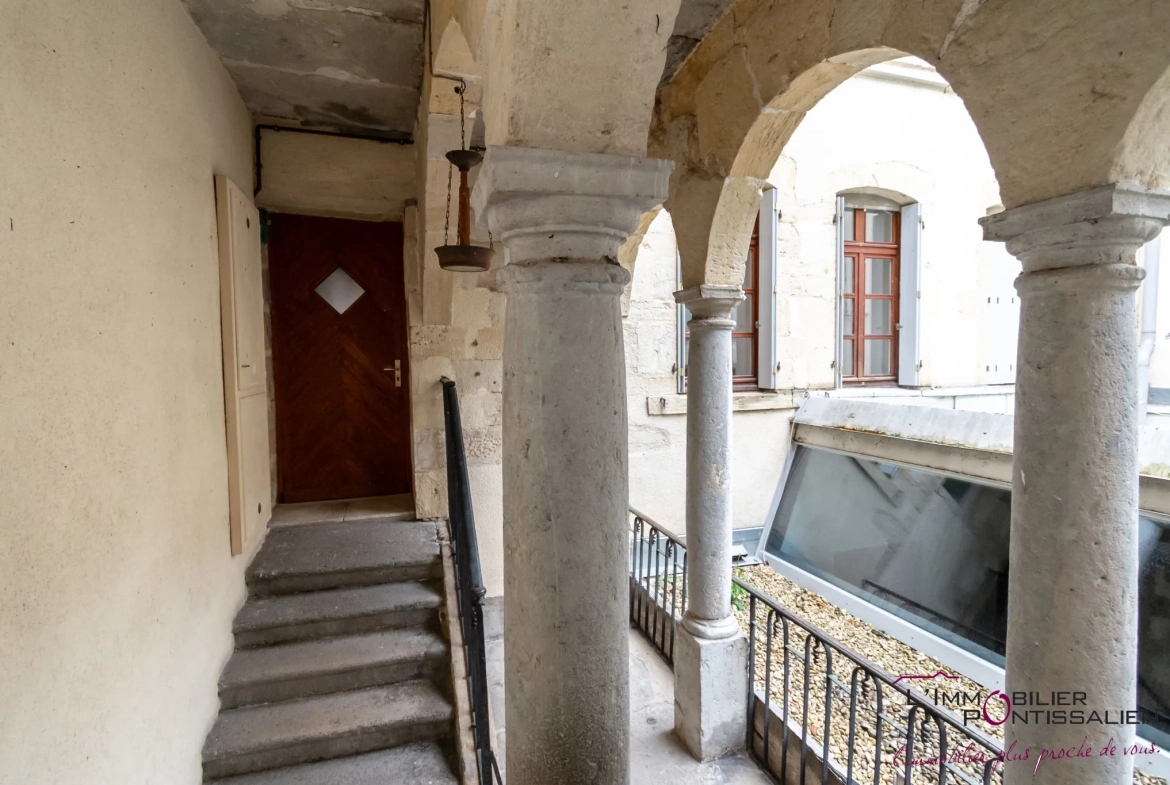 Appartement T2 à Pontarlier Centre-Ville avec Cave et Sécurité 